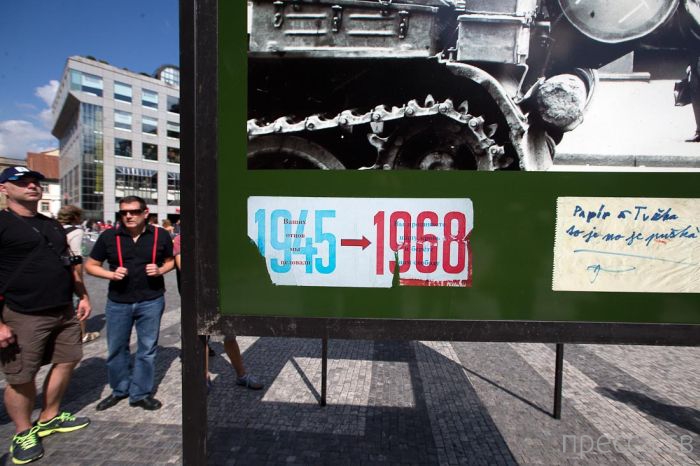 45 лет со дня вторжения в Чехословакию советских войск (58 фото)