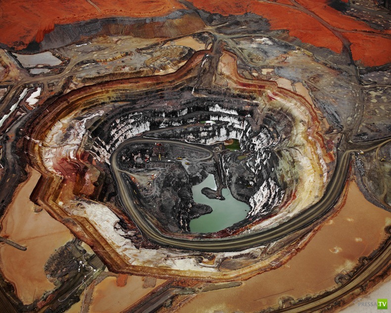     Edward Burtynsky (15 )