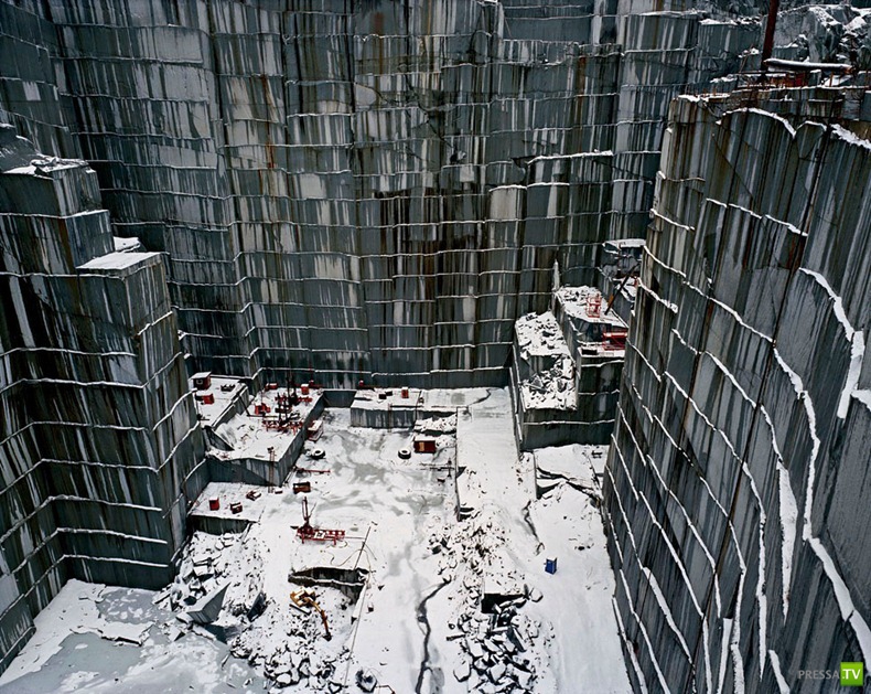     Edward Burtynsky (15 )