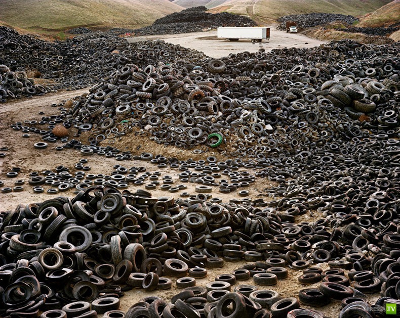     Edward Burtynsky (15 )