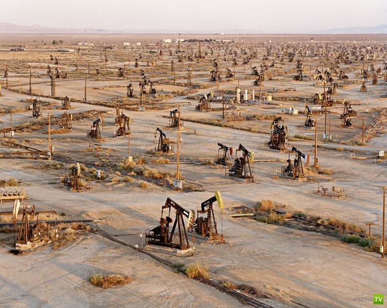     Edward Burtynsky (15 )