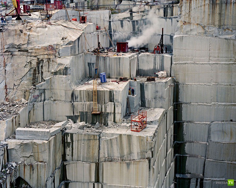     Edward Burtynsky (15 )