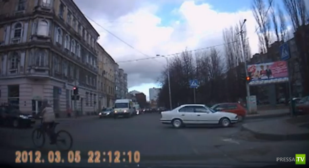 Инвалид... на всю голову!!!