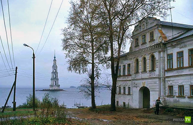 Затопленная колокольня в Калязине (10 фото + видео) Затопленная колокольня в Калязине (10 фото + видео)