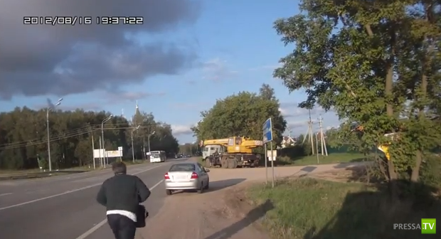 Пока водитель Газели в грузовом отсеке, из кабины украли сумку! Рублевское шоссе, Москва