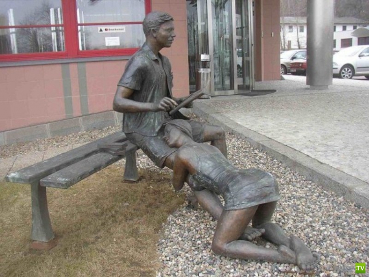 Скандальная "Лавочка порока" в Праге (4 фото) Скандальная "Лавочка порока" в Праге (4 фото)