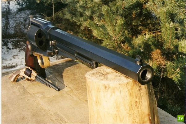 Самый большой револьвер (8 фото) Самый большой револьвер (8 фото)