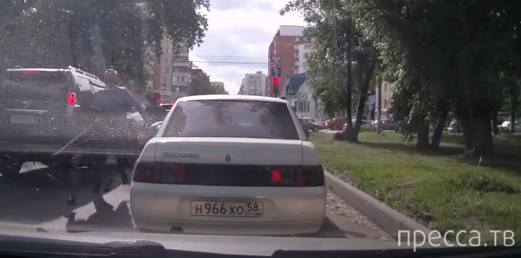 При появлении полицейских инвалид внезапно исцелился...