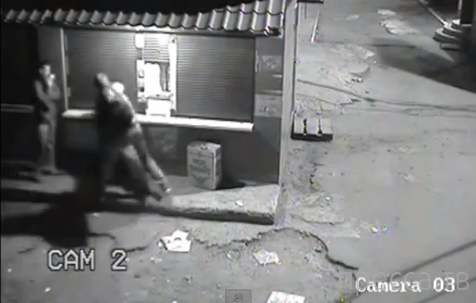 Избил человека и отобрал мобильный телефон... Мариуполь