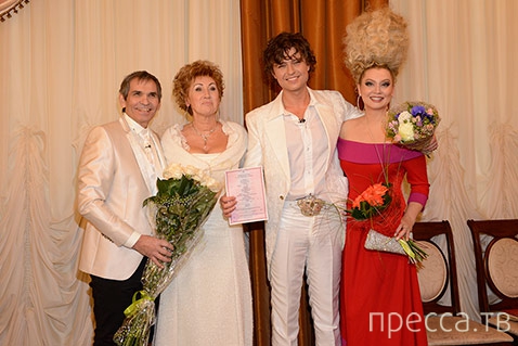 31-летний Прохор Шаляпин женился на 57-летней избраннице (7 фото) 31-летний Прохор Шаляпин женился на 57-летней избраннице (7 фото)