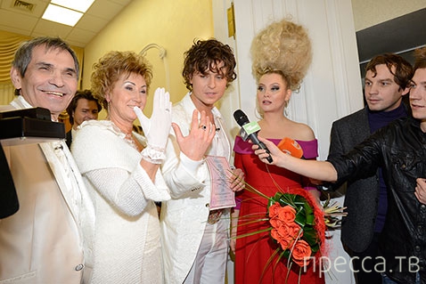 31-летний Прохор Шаляпин женился на 57-летней избраннице (7 фото) 31-летний Прохор Шаляпин женился на 57-летней избраннице (7 фото)