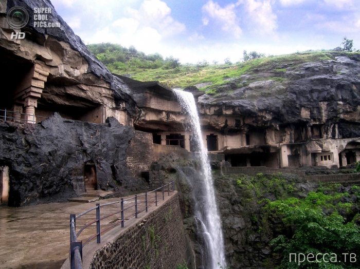 Комплекс пещерных храмов Эллоры в Индии (9 фото)