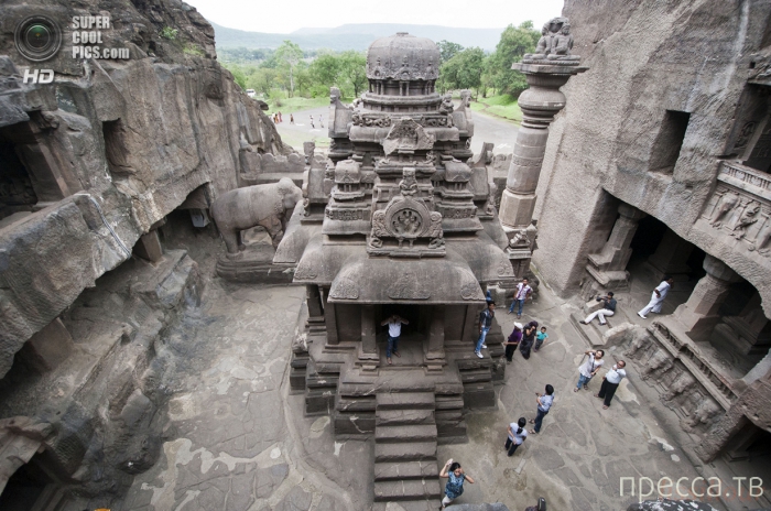 Комплекс пещерных храмов Эллоры в Индии (9 фото)