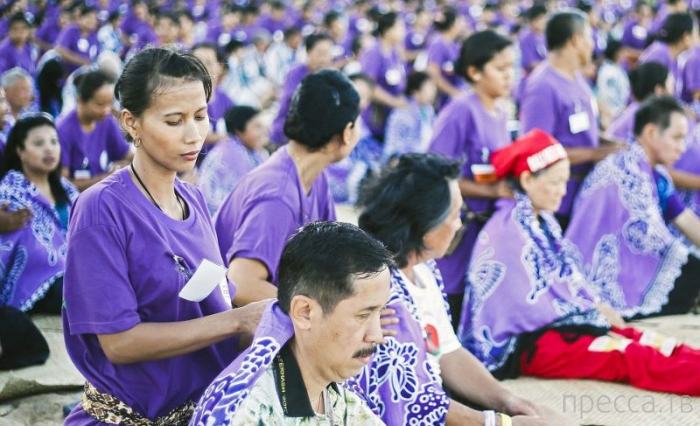 Одновременный массаж для 1000 клиентов, Индонезия (6 фото)