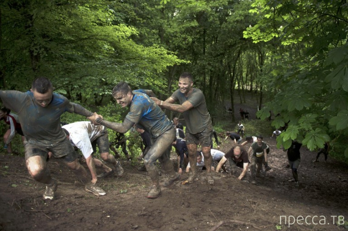 "День грязного вызова" - праздник грязи во Франции (20 фото)