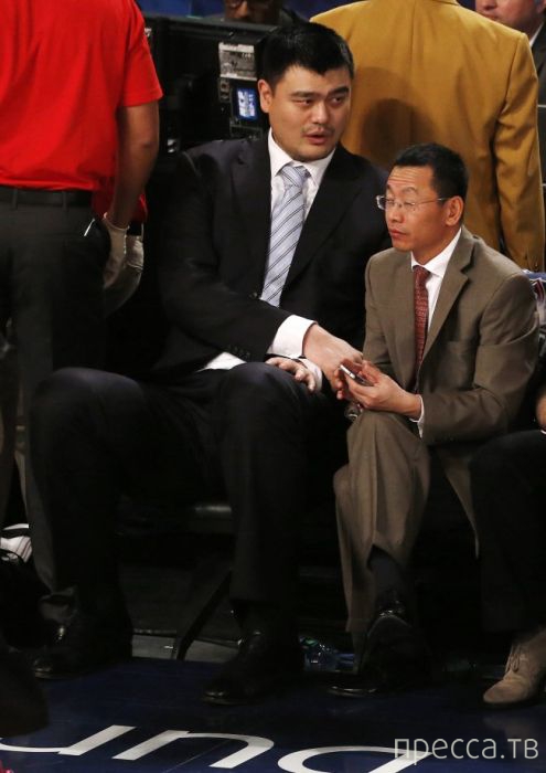 Яо Мин - самый высокий баскетболист в мире (47 фото) Яо Мин - самый высокий баскетболист в мире (47 фото)