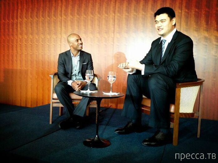 Яо Мин - самый высокий баскетболист в мире (47 фото) Яо Мин - самый высокий баскетболист в мире (47 фото)