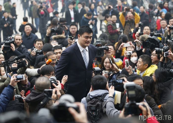 Яо Мин - самый высокий баскетболист в мире (47 фото) Яо Мин - самый высокий баскетболист в мире (47 фото)