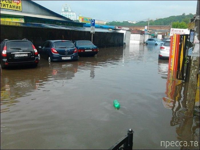 Наводнение в Смоленске после ливня с градом (32 фото)