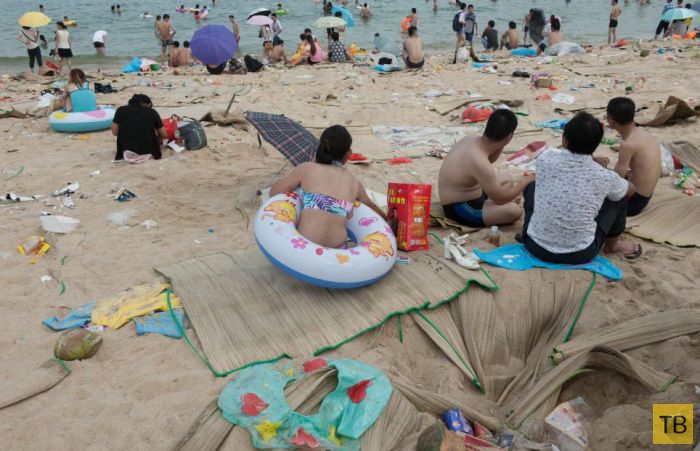 На одном из пляжей Китая (16 фото)