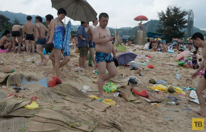 На одном из пляжей Китая (16 фото)