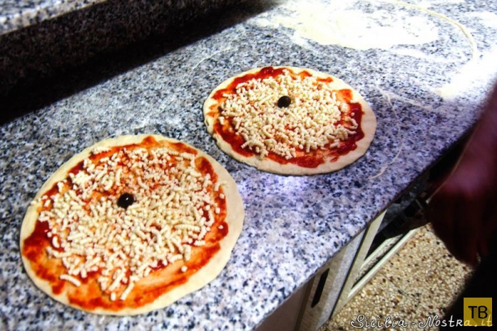 Как делают настоящую сицилийскую пиццу (15 фото)