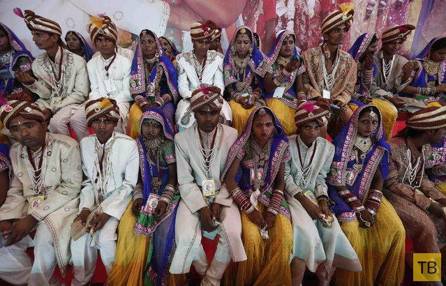 Массовая свадебная церемония в Нью-Дели (15 фото)