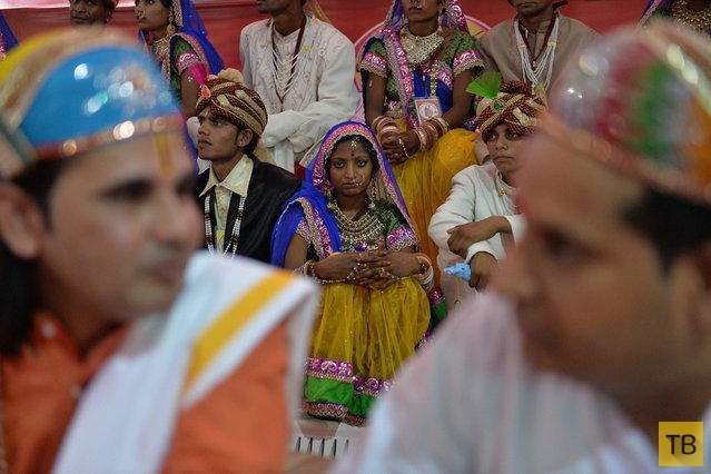 Массовая свадебная церемония в Нью-Дели (15 фото)