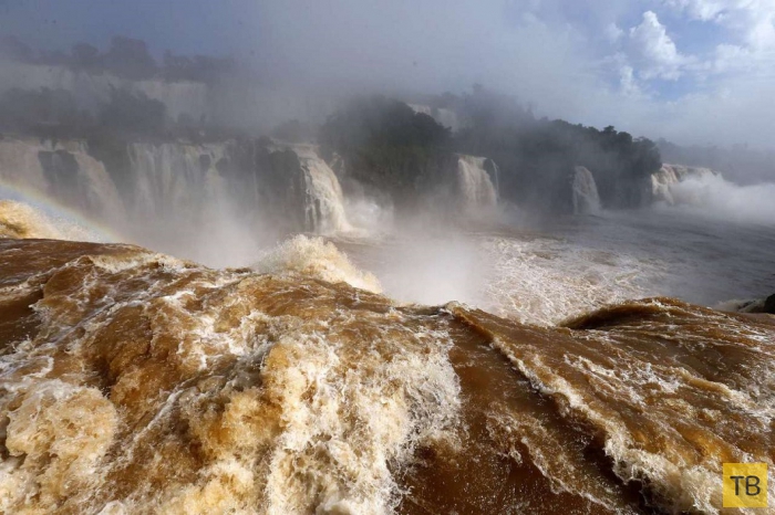 Знаменитые водопады Игуасу (12 фото)
