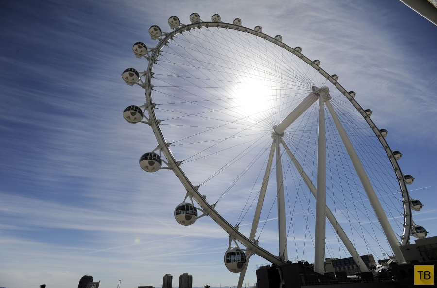 В Лас-Вегасе самое высокое колесо обозрения в мире (10 фото)