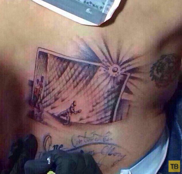 Маурисио Пинилья наказал себя за не забитый гол татуировкой (7 фото)