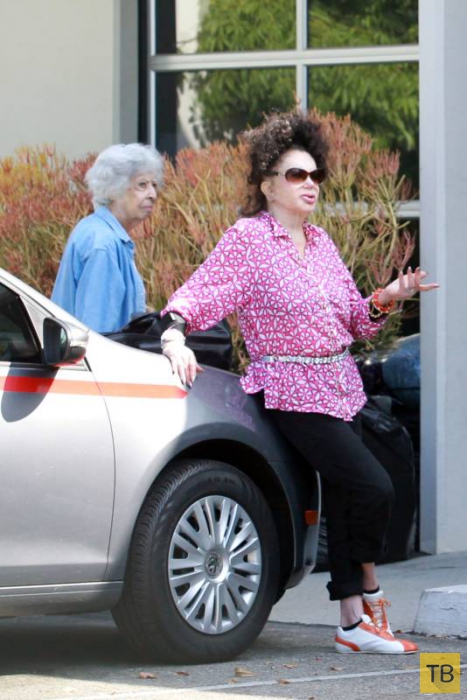 92-летняя мать Сталлоне занимается танцами и водит машину! (25 фото)