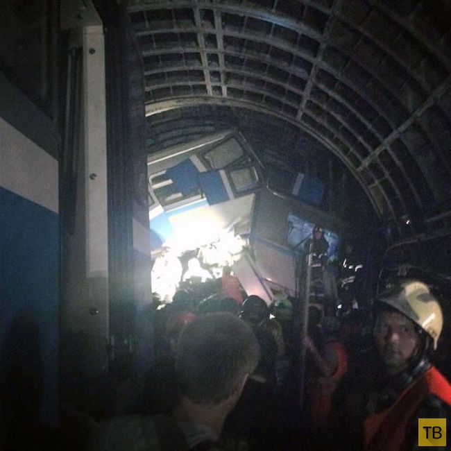 Страшная авария в московском метро на Арбатско-Покровской линии (24 фото + видео)
