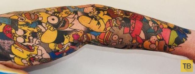 Горячий поклонник Гомера Симпсона и его татуировки (7 фото)