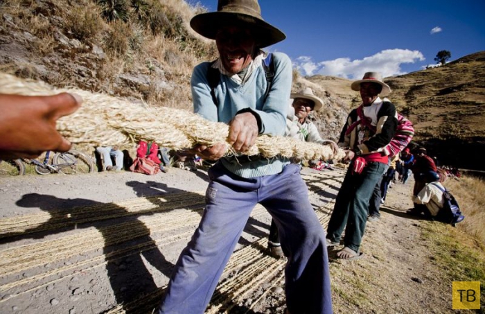 Перуанский подвесной мост (22 фото)