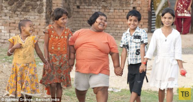 Девятилетняя 92-килограммовая школьница из Индии никак не может наесться (3 фото)