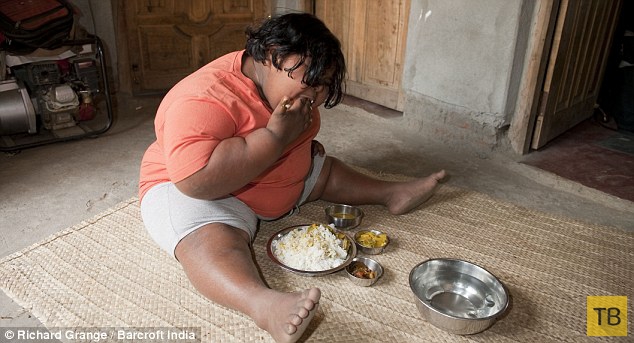 Девятилетняя 92-килограммовая школьница из Индии никак не может наесться (3 фото)