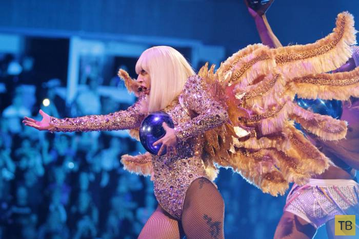 Леди Гага поделилась «сэлфи» с больничной койки (14 фото)