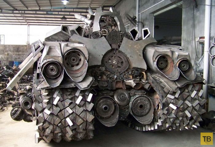 Китайский фанат "Трансформеров" собрал танк (8 фото)