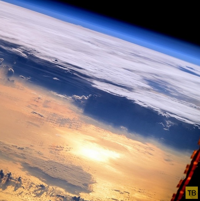 Космонавт постит фотографии прямо с орбиты (17 фото)