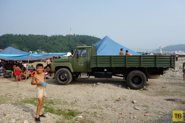 На пляжах Северной Кореи (24 фото)