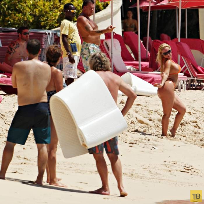 "Коко" Остин в откровенном бикини на пляже (21 фото)