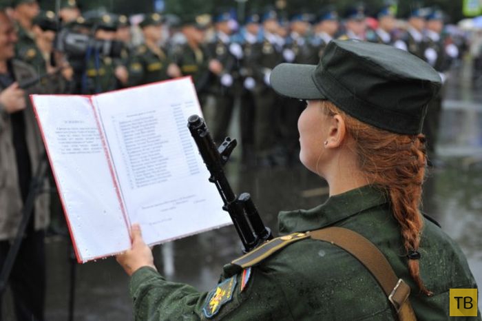 Присяга девушек в Военно-космической академии имени Можайского (11 фото)
