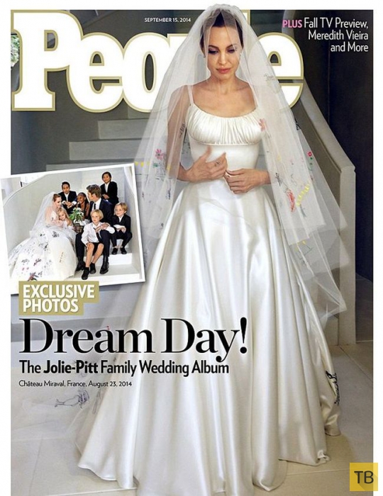 Креативное свадебное платье Анджелины Джоли (2 фото)