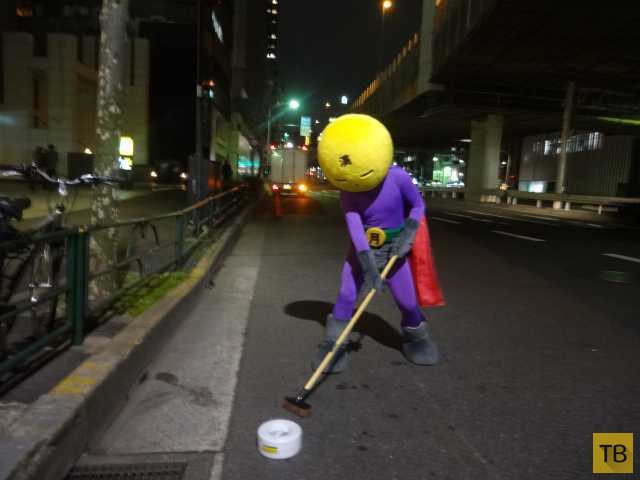 В Японии появился супердворник, сражающийся за чистоту улиц (7 фото)