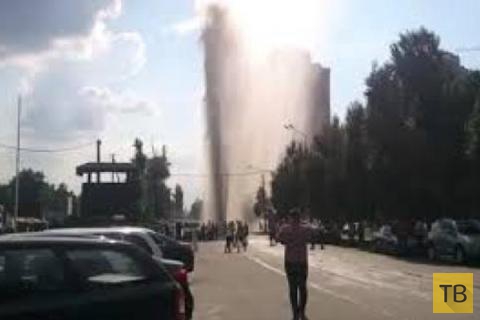 10-метровый фонтан - авария на теплотрассе в г. Киев...