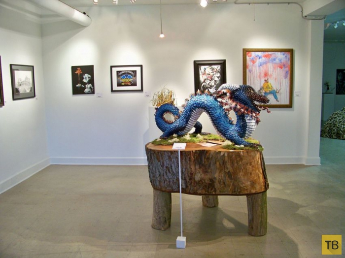Невероятная скульптура дракона, сделанная Бриттани Остин из папье-маше (12 фото)