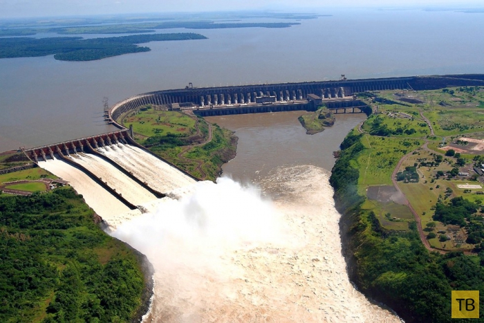 Гидроэлектростанция Итайпу на границе Бразилии и Парагвая (7 фото)