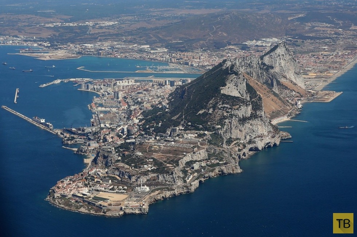 Гибралтарская скала - одна из самых живописных возвышенностей планеты (9 фото)