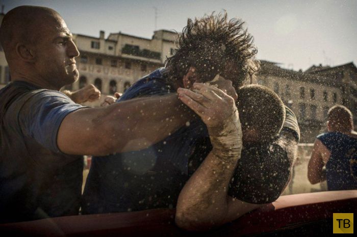 Кальчо флорентино - самая жестокая разновидность футбола (39 фото)
